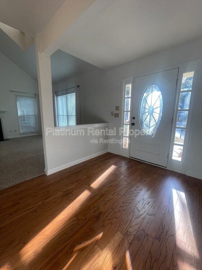 Building Photo - 940 Club Chase Ct