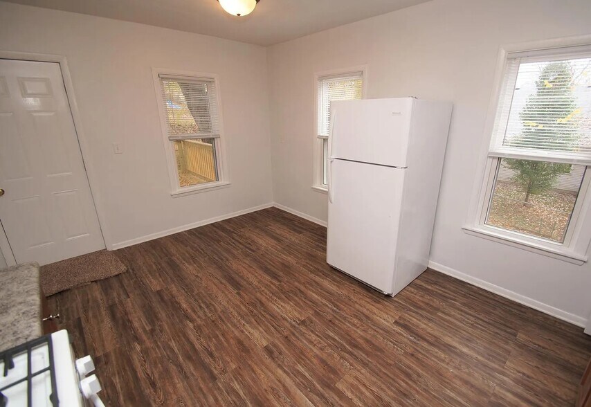 Building Photo - 18 Riverview Ln
