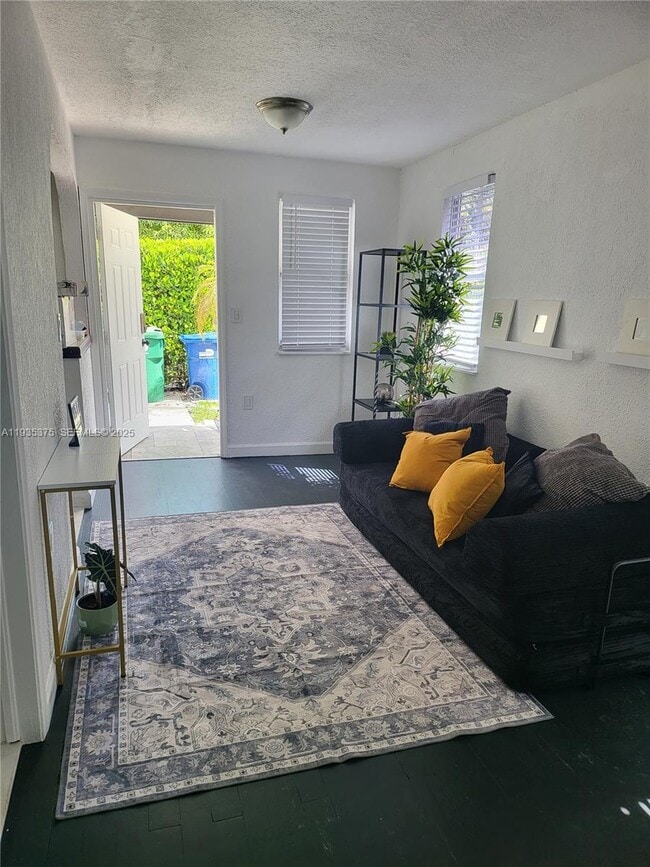 Building Photo - 210 NE 110th St