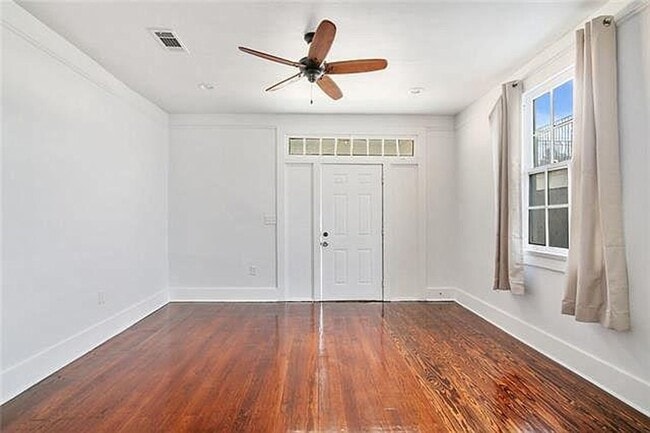 Building Photo - 2001-2003 Rev John