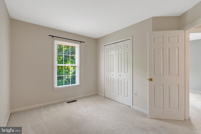 Building Photo - 5964 Norham Dr