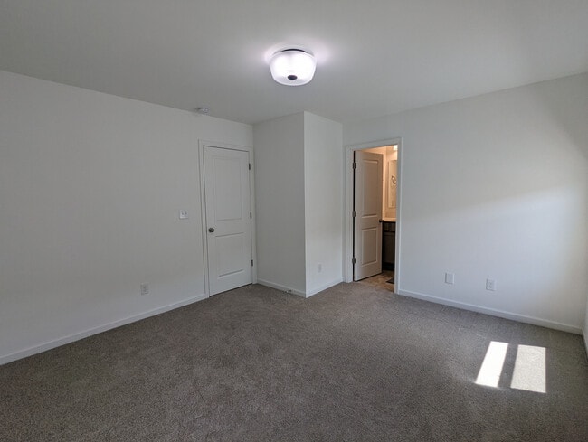 Building Photo - Room in Townhome on Scoter St