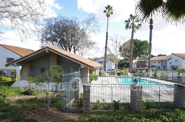 Building Photo - 248 Green Heath Pl