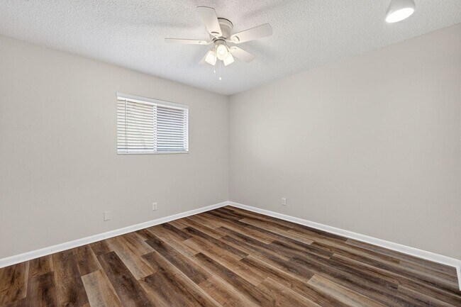 Building Photo - Cozy unfurnished, 2 Bedroom, 1 Bathroom, Condo