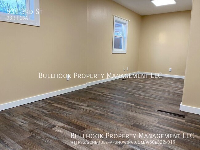 Building Photo - Beautifully updated 3 bedroom house with w...