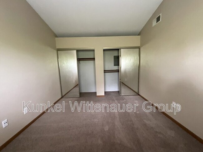 Building Photo - 185 Eagle Ridge