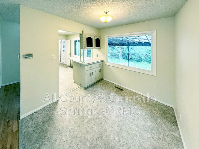 Building Photo - 2122 Meyers Ave