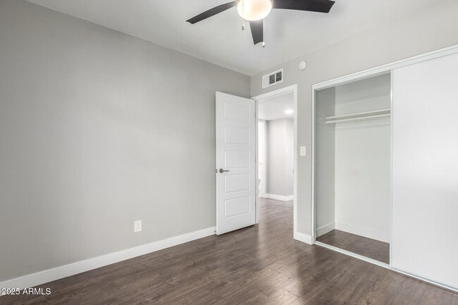 Building Photo - 4220 E Almeria Rd