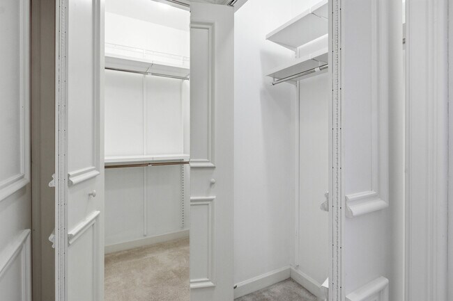 Building Photo - 201 N Westshore Dr