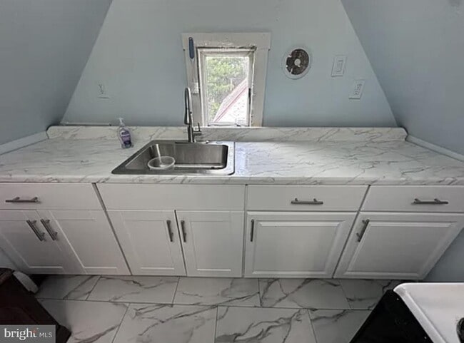 Building Photo - 110 S Broad St