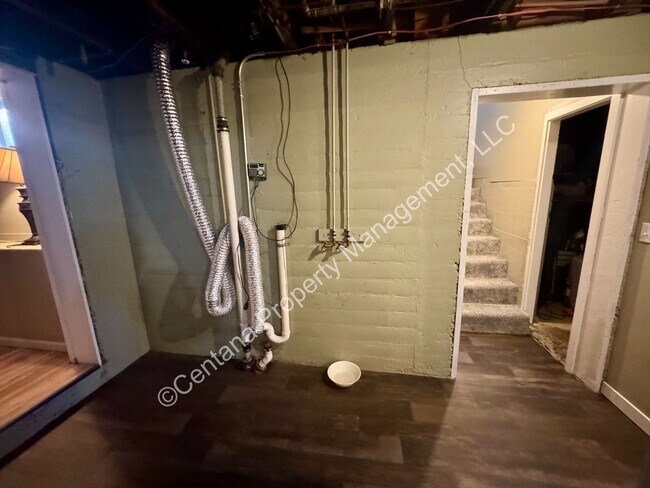 Building Photo - Semi-Furnished 5 bed 2 bath with large fenced yard for rent!