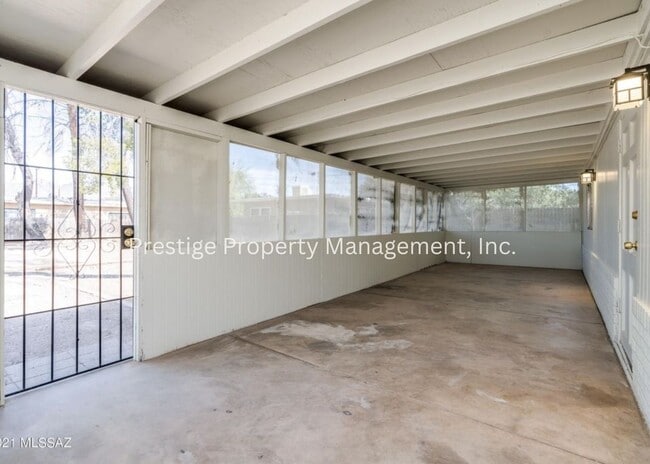 Building Photo - Charming, Updated  Brick Home in Central T...