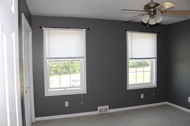 Building Photo - 4 Bed 3.5 Bath with a Inground Pool