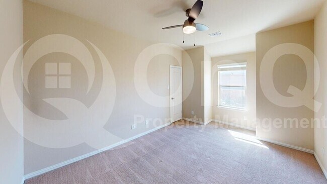Building Photo - 5804 Valley Haven Way