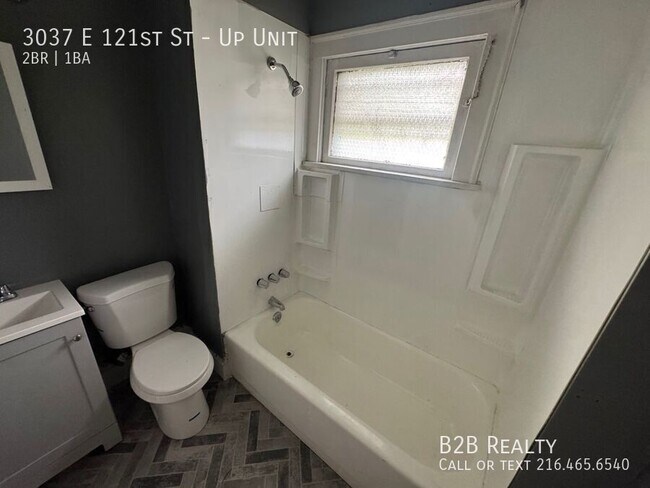 Building Photo - 3037 E 121st St