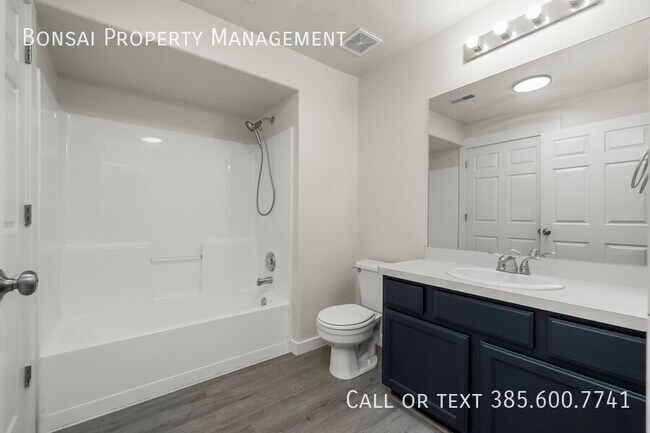 Building Photo - 8096 N Ridge Loop E