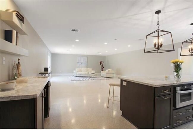 Building Photo - 1755 Oriole St