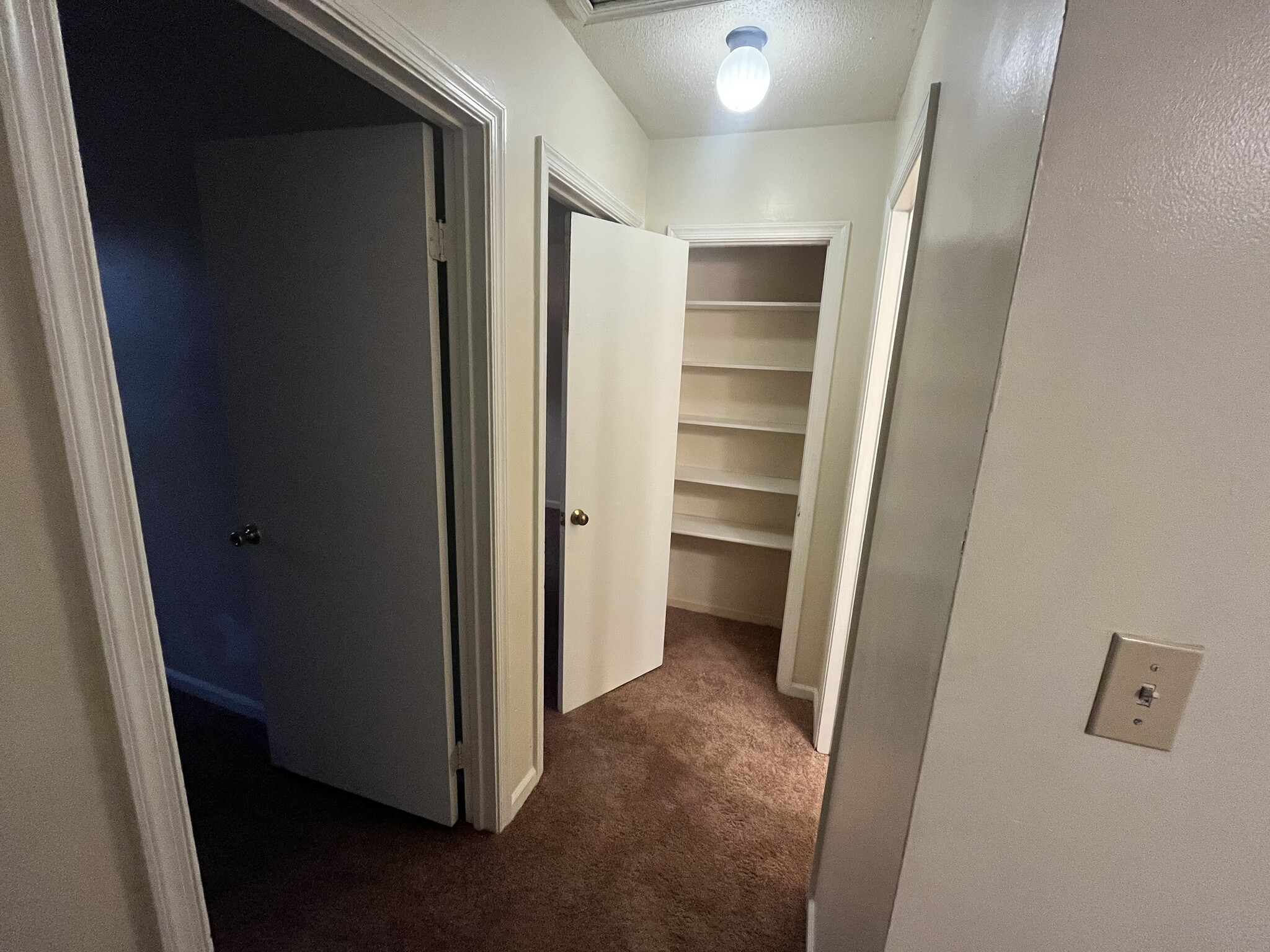 Hallway closet - 5379 Grand Lake Cres