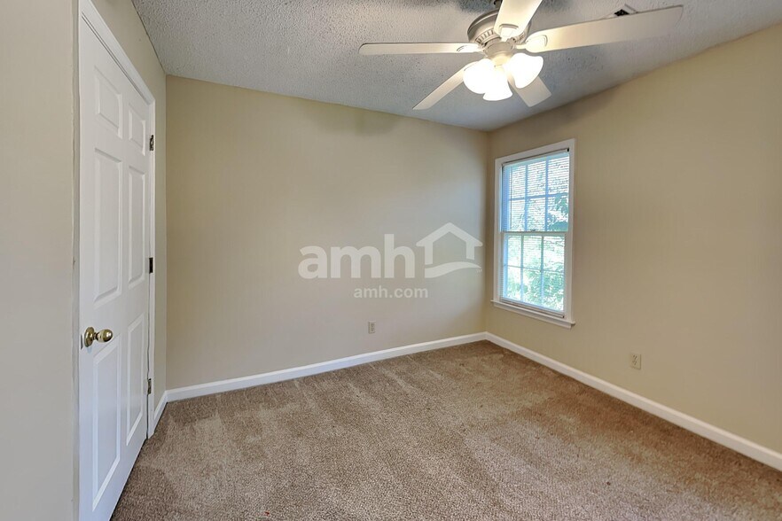 Building Photo - 1300 Summit Point Ln
