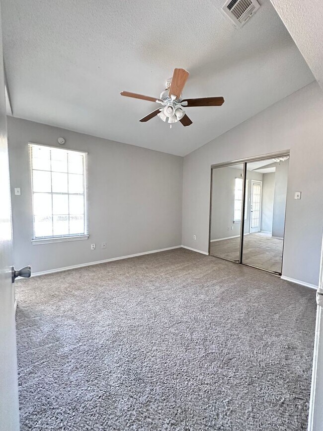 Building Photo - Best Value near Downtown for Immediate Mov...
