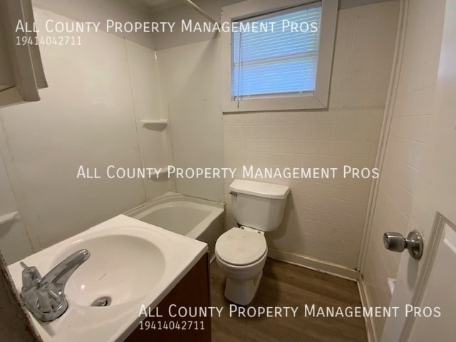 Building Photo - 1008 7th St E