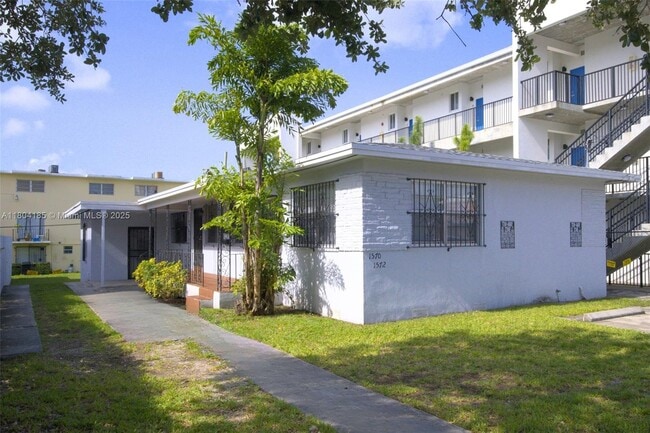 Building Photo - 1570 NW 2nd St