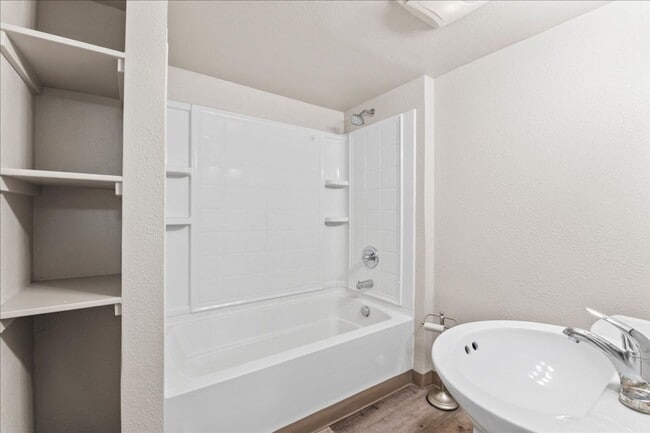 Building Photo - 1 Bedroom 1 Bathroom Basement Apartment on the Boise Bench