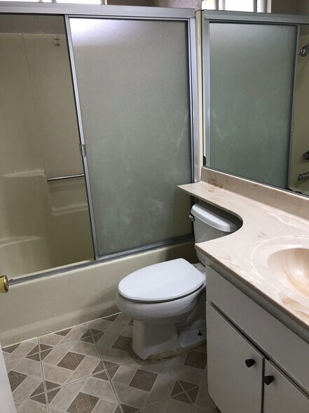 Master Bathroom - 15756 Meseta Rd