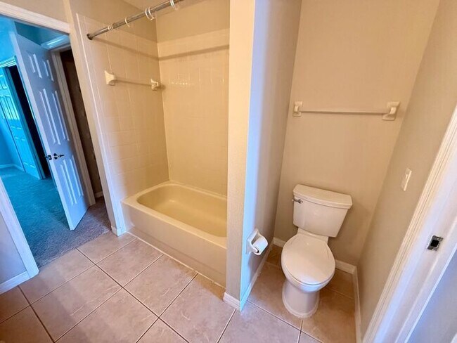 Building Photo - 3/2.5 Townhome in St Cloud-AVAILABLE NOW