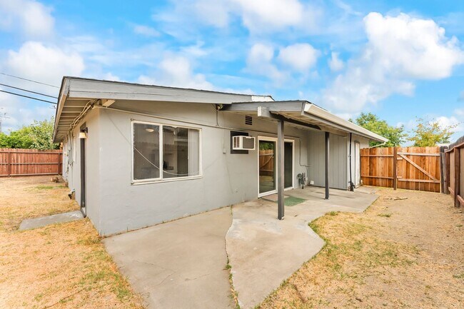 Building Photo - 6429 Stoneman Dr
