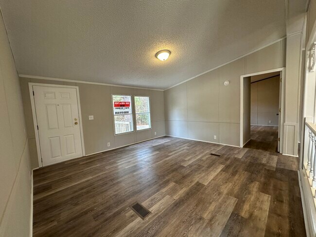 Building Photo - 252 Cobb Rd