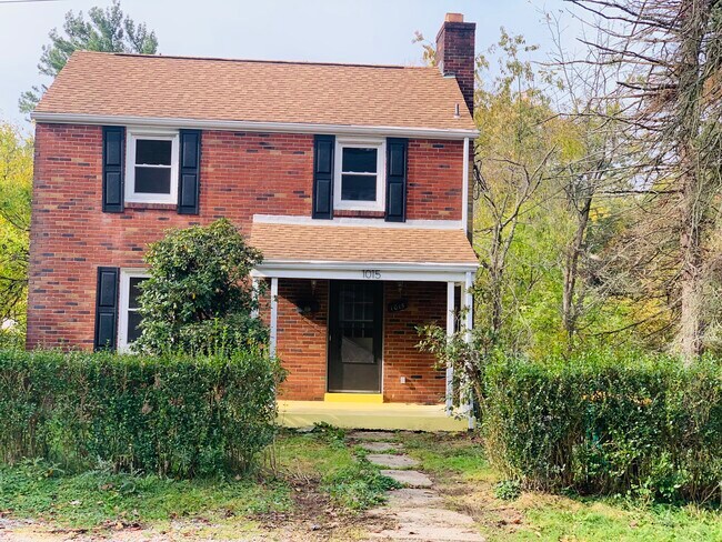 Building Photo - 1015 Willow Dr