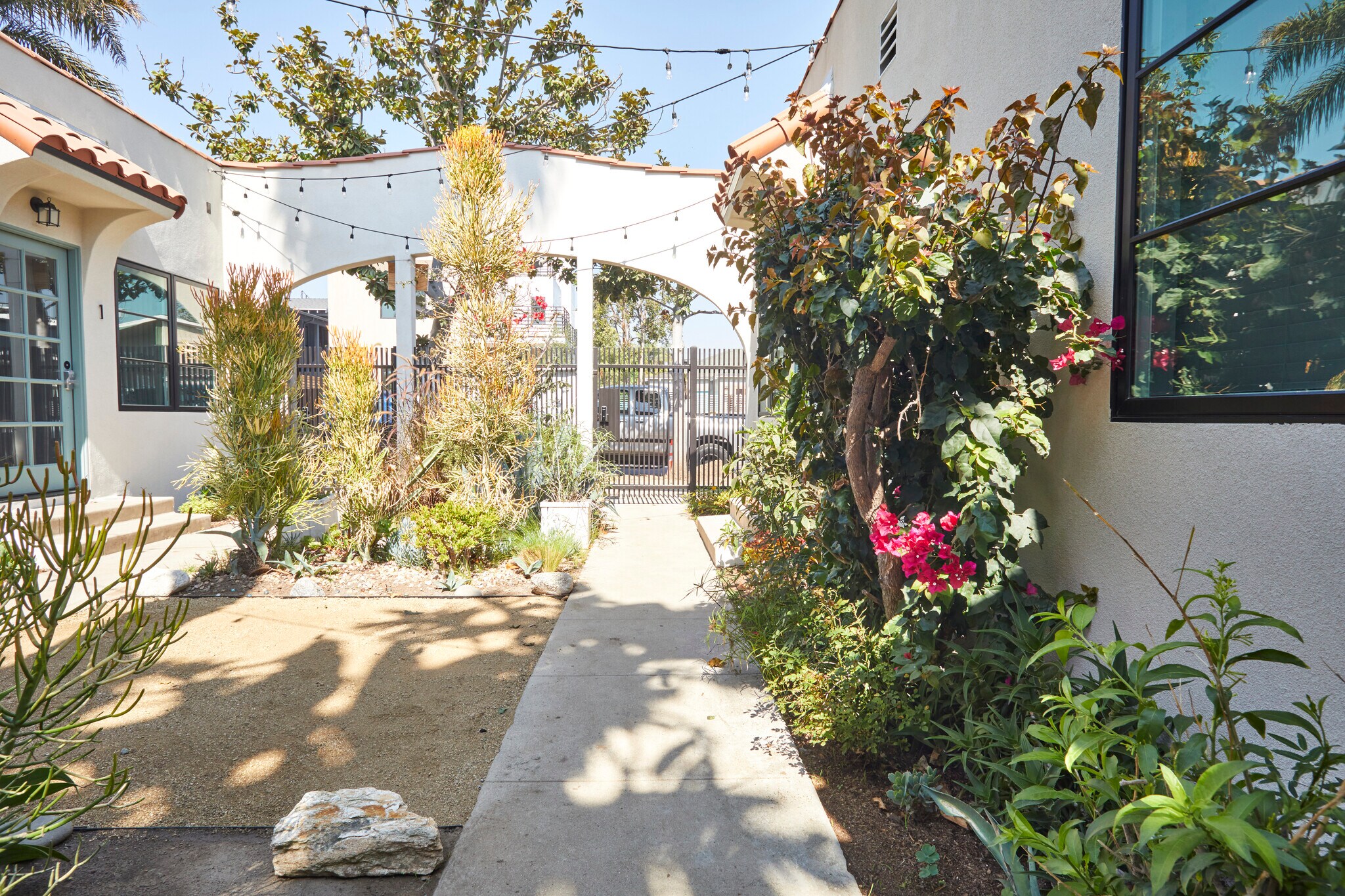 Building Photo - 640 Santa Clara Ave