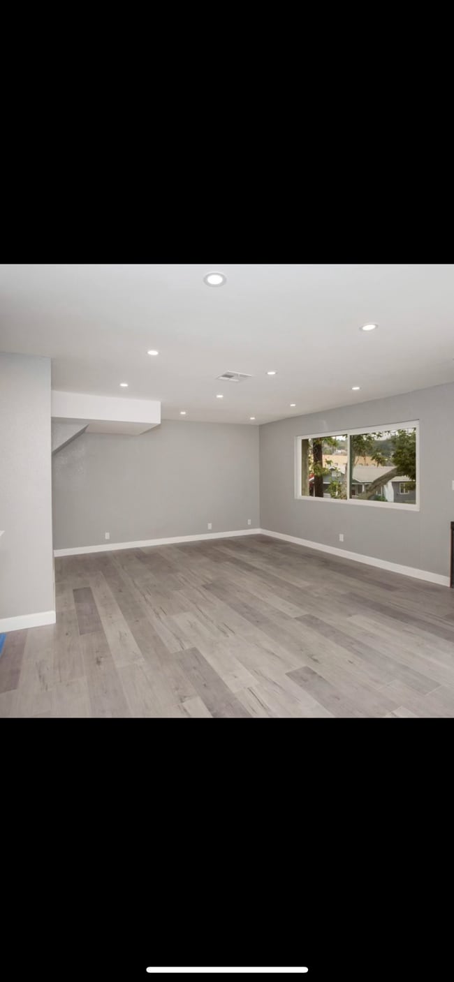 Building Photo - 1031 Mariposa St