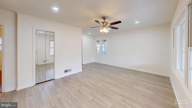 Building Photo - 6511 Enfield Dr
