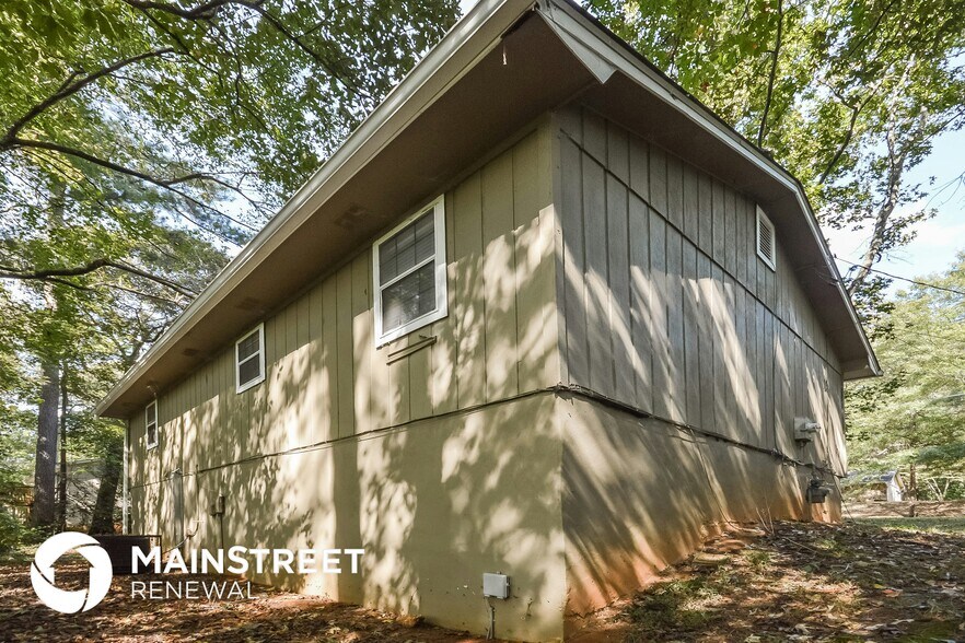 Building Photo - 5869 Bobbin Ln