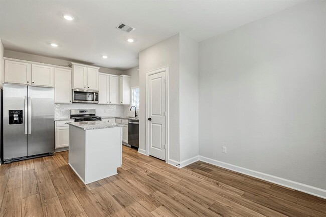 Building Photo - 15671 Honey Cv Dr