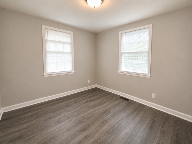 Building Photo - 1502 Woodmere Dr