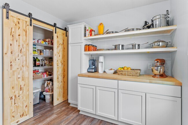 Building Photo - 680 Aurora Pl