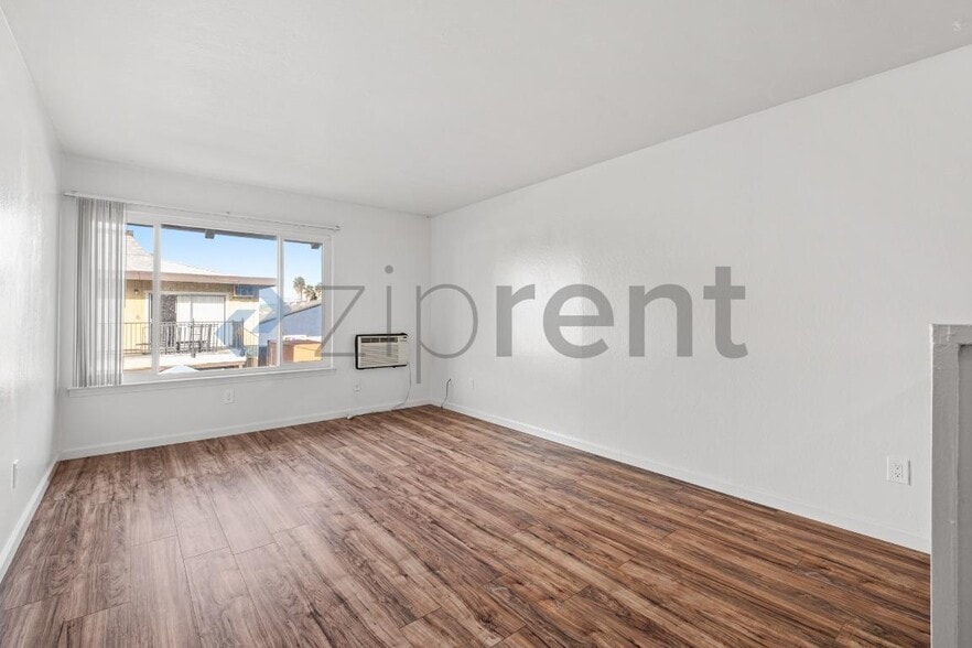 Building Photo - 100 Village Dr