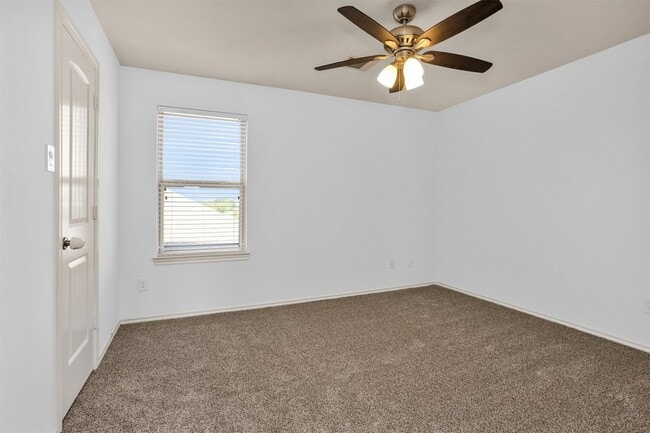 Building Photo - 2730 Donellan Dr