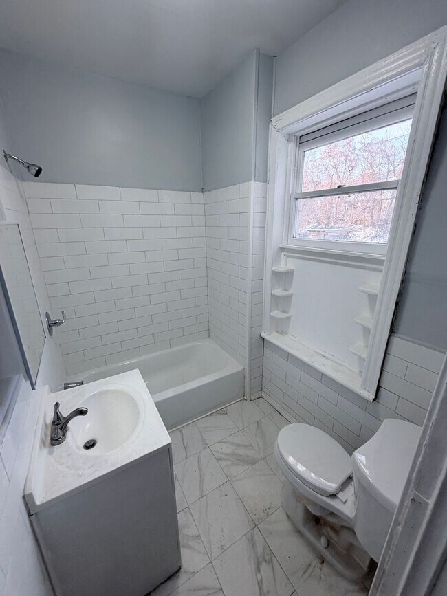 Building Photo - 10 Jarvis Pl