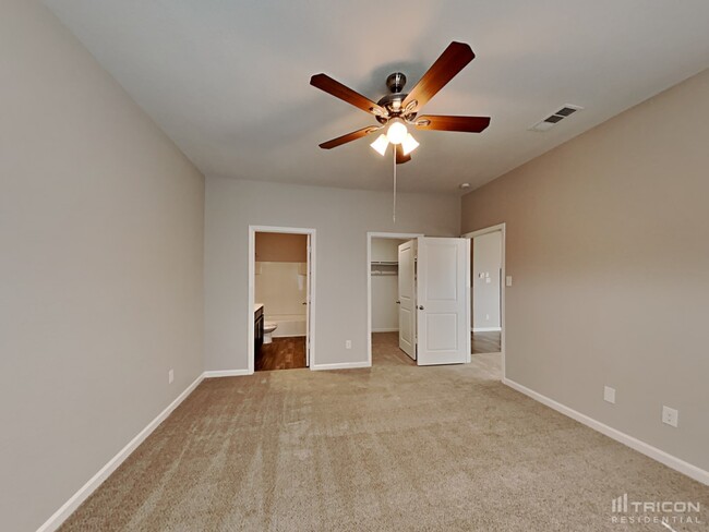 Building Photo - 408 Glen Meadow Dr