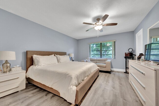 Building Photo - 21866 Cypress Cir