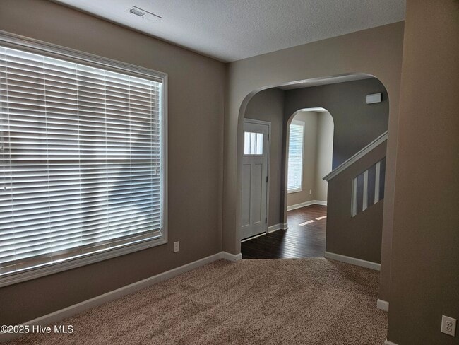 Building Photo - 609 Winfall Dr