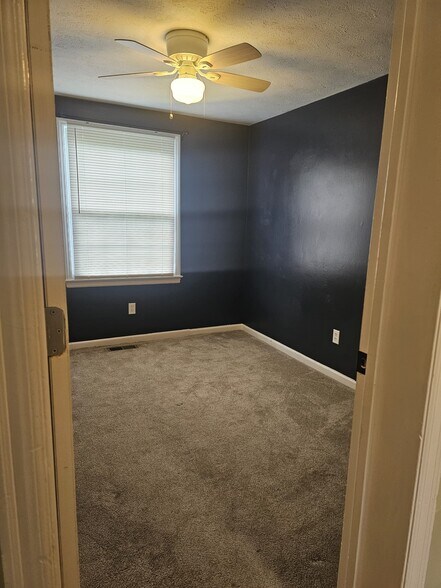 Building Photo - 259 Lakeview Dr