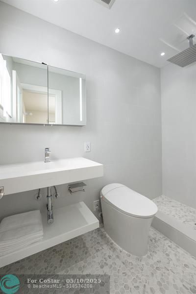 Building Photo - 928 Orange Isle