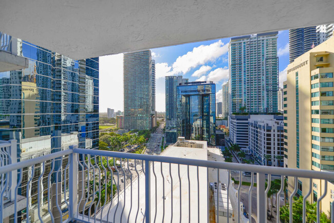 Building Photo - 1200 Brickell Bay Dr