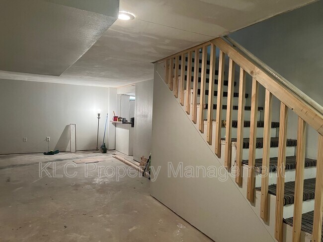 Building Photo - 9748 Lincoln Ave