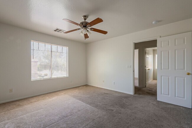 Building Photo - 4 Bedroom home for rent